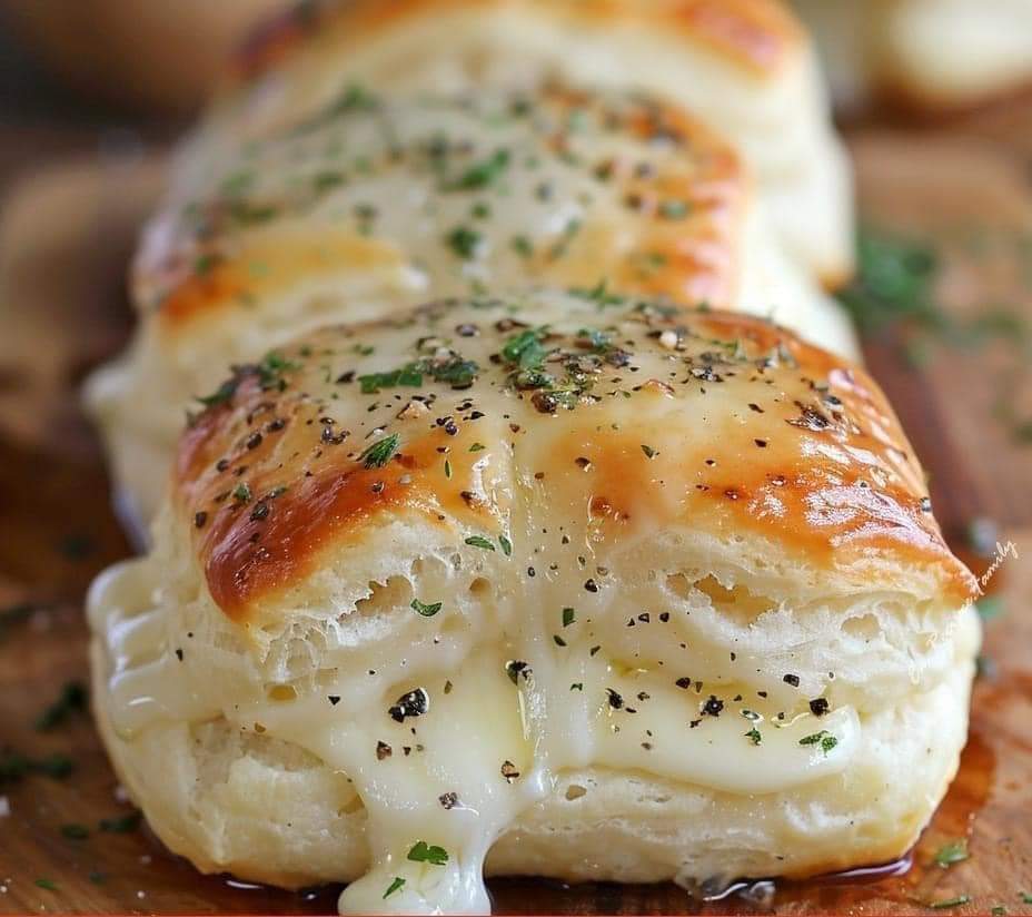 Pillsbury Biscuit Garlic Butter Cheese Bombs