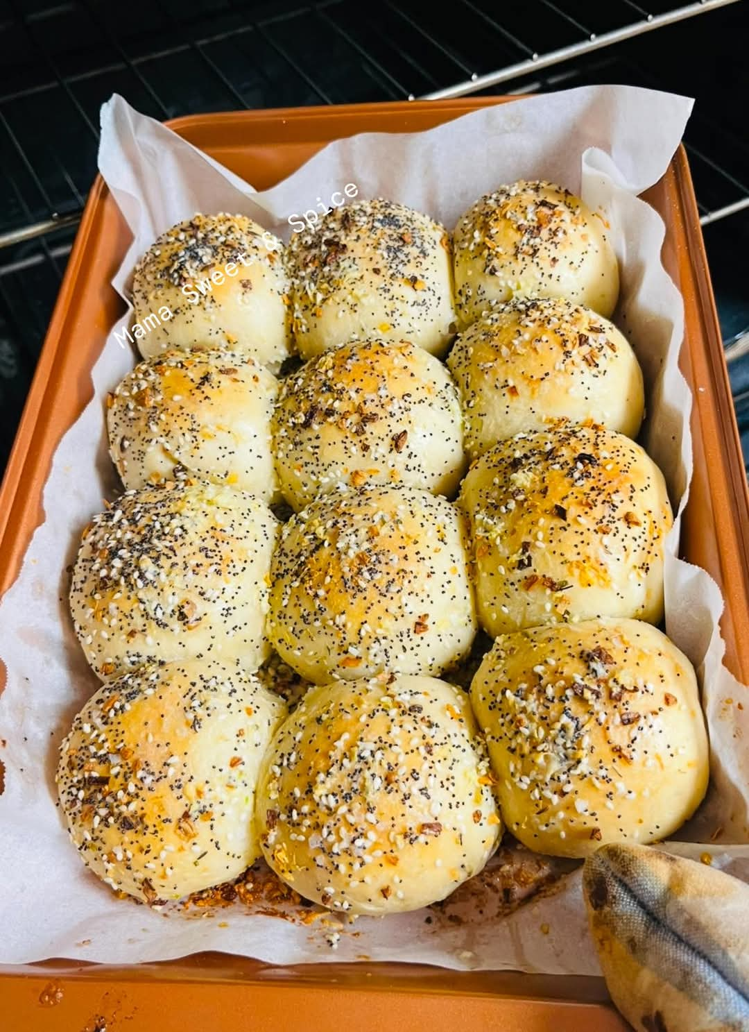 Soft and Buttery dinner rolls with All bagel seasoning