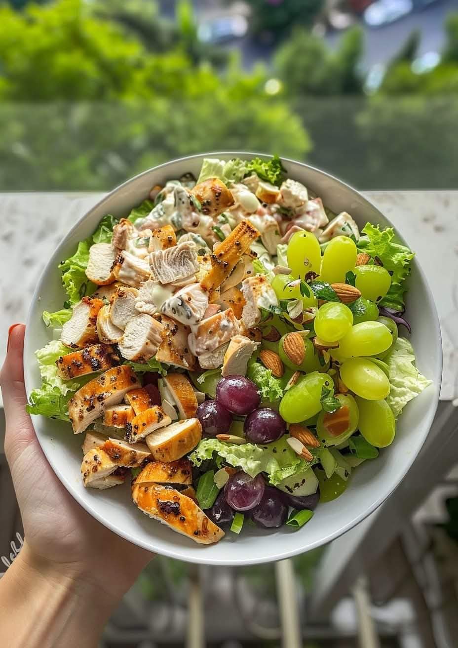 🥗 Keto Chicken Salad with Grapes and Almonds 🍇🥬