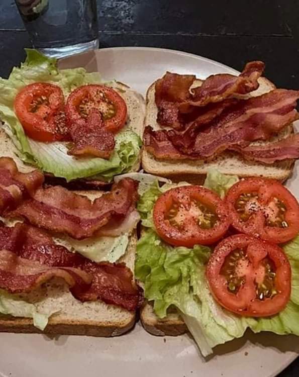 WOULD YOU EAT THIS TREMENDOUS BLT SANDWICH 🥓🍅