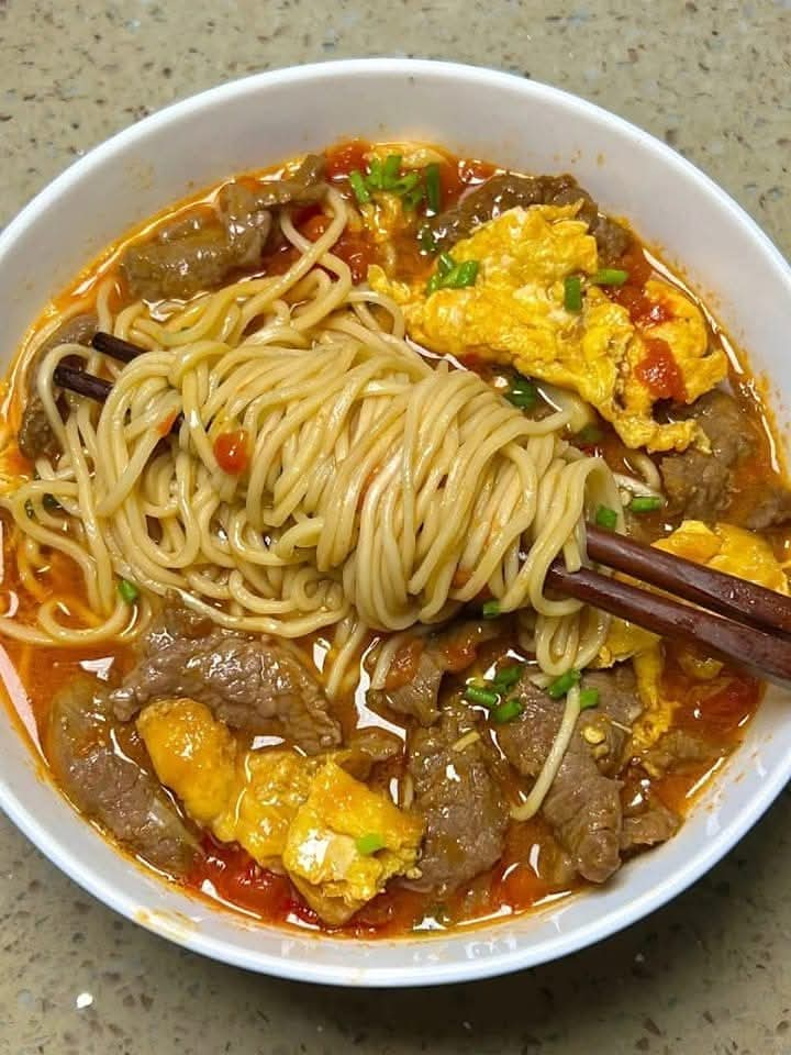 🍀 Tomato Egg and Beef Noodle Soup Recipe 🤤 😍