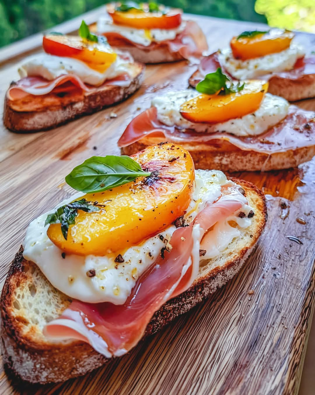 Cheesy Burrata Crostini with Prosciutto and Peaches.