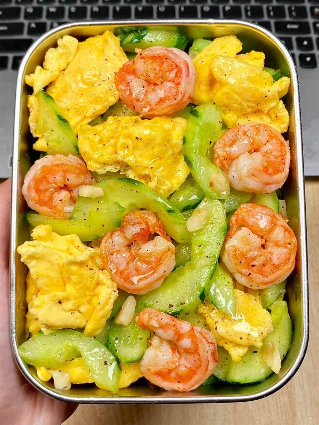 stir-fry with shrimp, eggs, and cucumber