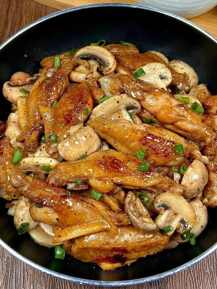 chicken wings with mushrooms